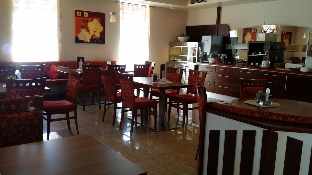 Hotel Checkin Глайсдорф Экстерьер фото